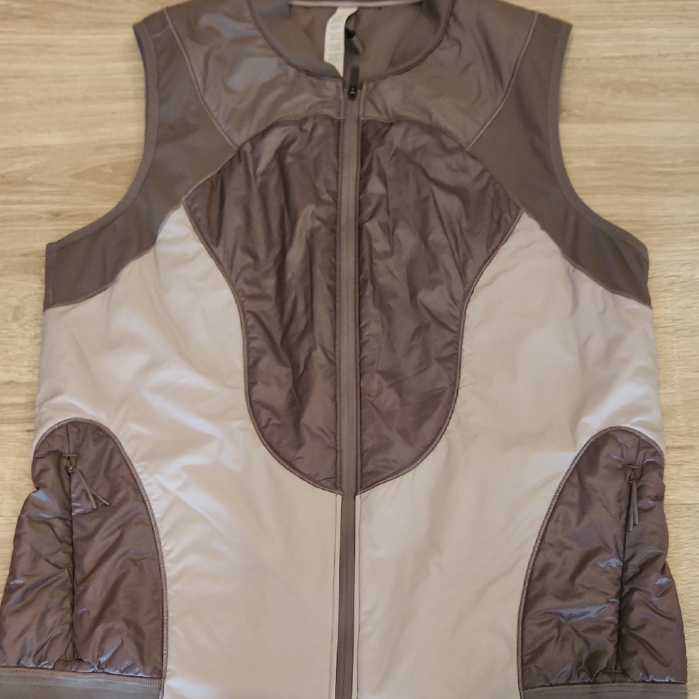 lululemon athletica Taupe & Cream Quilted Vest size 8